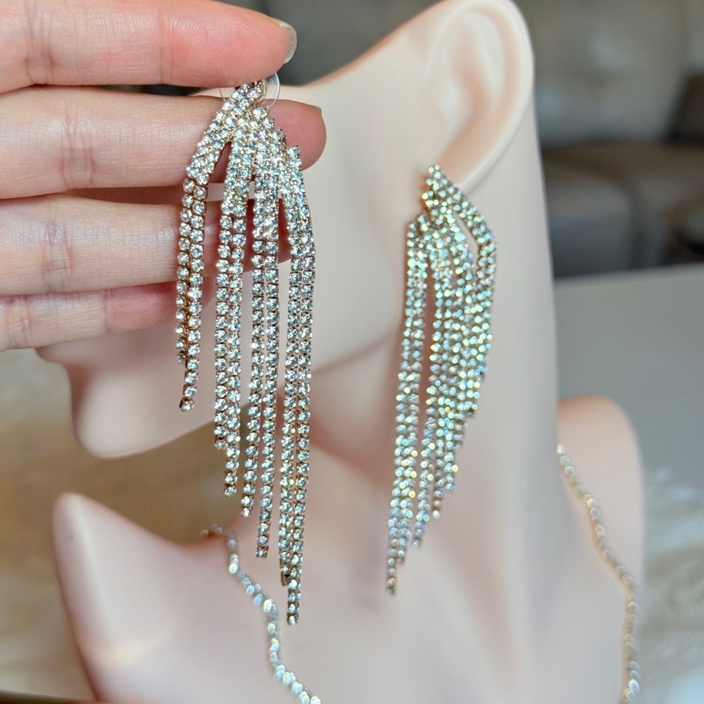 ⚜️ Classic Dangle Earrings With Crystals - Picture 6 of 8